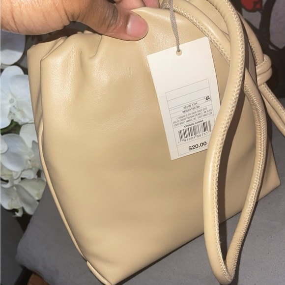 Cute Tan bag, never been worn. Not even once. - Picture 4 of 4